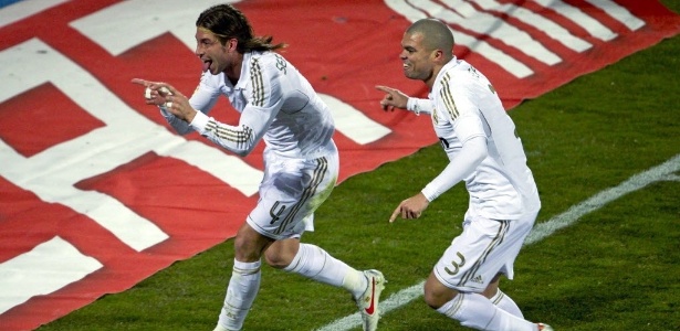 Sergio Ramos comemora com Pepe seu gol marcado contra o Getafe - Emilio Naranjo/EFE