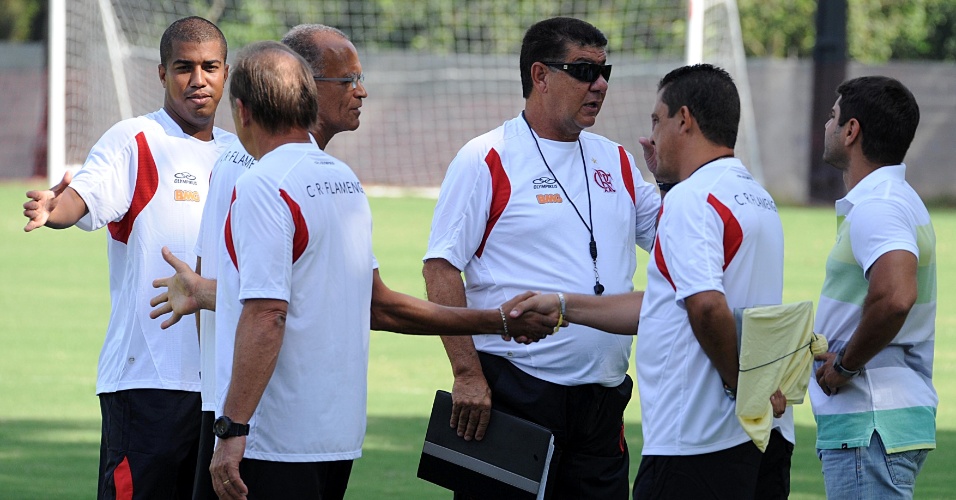 Joel Santana conduz seu primeiro treino com os jogadores do Flamengo (07/02/2012)