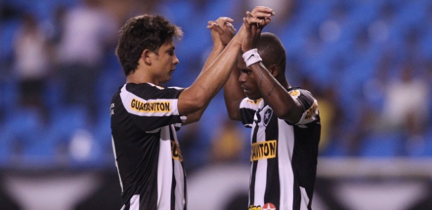 Elkeson e Maicosuel serão as armas do Botafogo contra o Vitória no Barradão - Fernando Soutello/AGIF