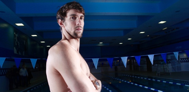Michael Phelps, oito ouros na Olimpíada de Pequim-2008, posa em Nova York  - Carlo Allegri/Reuters