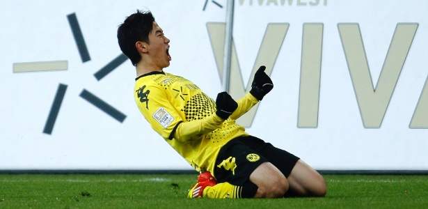 Kagawa, do Borussia, comemora seu gol na vitória por 1 a 0 sobre o Leverkusen - Ina Fassbender/Reuters