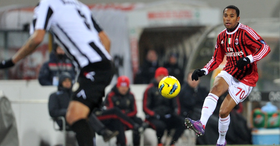 11.fev.2012 - Robinho, do Milan, em jogo contra a Udinese, pelo Campeonato Italiano
