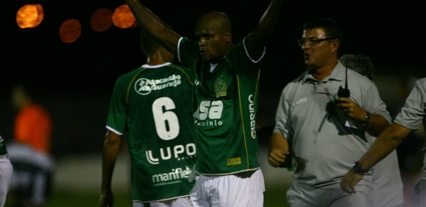 Domingos comemora golaço na vitória do Guarani por 2 a 0 sobre o Comercial - Edson Silva /Folhapress