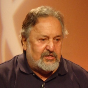 O presidente do Santos, Luis Álvaro de Oliveira Ribeiro, em entrevista aos repórteres Bruno Freitas e Fernando Faro nos estúdios do UOL em São Paulo - Priscila Gomes/UOL