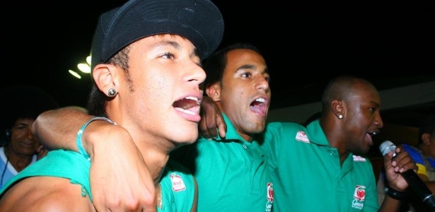 Neymar, Lucas e Thiaguinho no Carnaval de Salvador: músico é um dos preferidos dos boleiros brasileiros