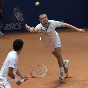 O eslovaco Michal Mertinak durante a final de duplas do Aberto do Brasil. Ao lado do brasileiro André Sá, ele perdeu para o brasileiro  Bruno Soares e o norte-americano Eric Butorac neste domingo, em São Paulo - Rodrigo Paiva/UOL