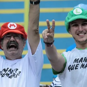 Torcedores na final de duplas do Aberto do Brasil. O brasileiro André Sá e o eslovaco Michal Mertinak perderam 2 sets a 1 (3/6, 6/4 e 10/8) para o brasileiro Bruno Soares e o norte-americano Eric Butorac neste domingo, em São Paulo - Rodrigo Paiva/UOL