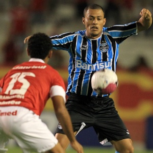 Léo Gago e faz nova função no Grêmio e comemora trabalho com o técnico Vanderlei Luxemburgo - Nabor Goulart/Agência Freelancer