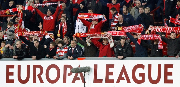 Torcedores do Standard Liège durante jogo da Liga europa - Sebastien Pirlet/Reuters