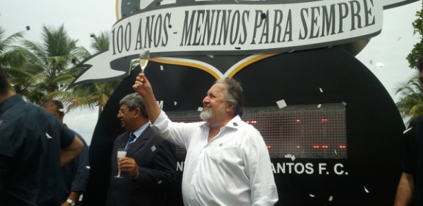 Luis Álvaro, presidente do Santos, não perdeu a chance de alfinetar os rivais - Samir Carvalho/UOL