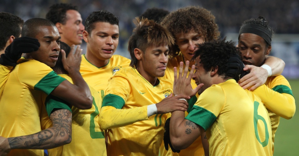 Marcelo comemora o primeiro gol do Brasil diante da Bósnia, em amistoso desta terça-feira