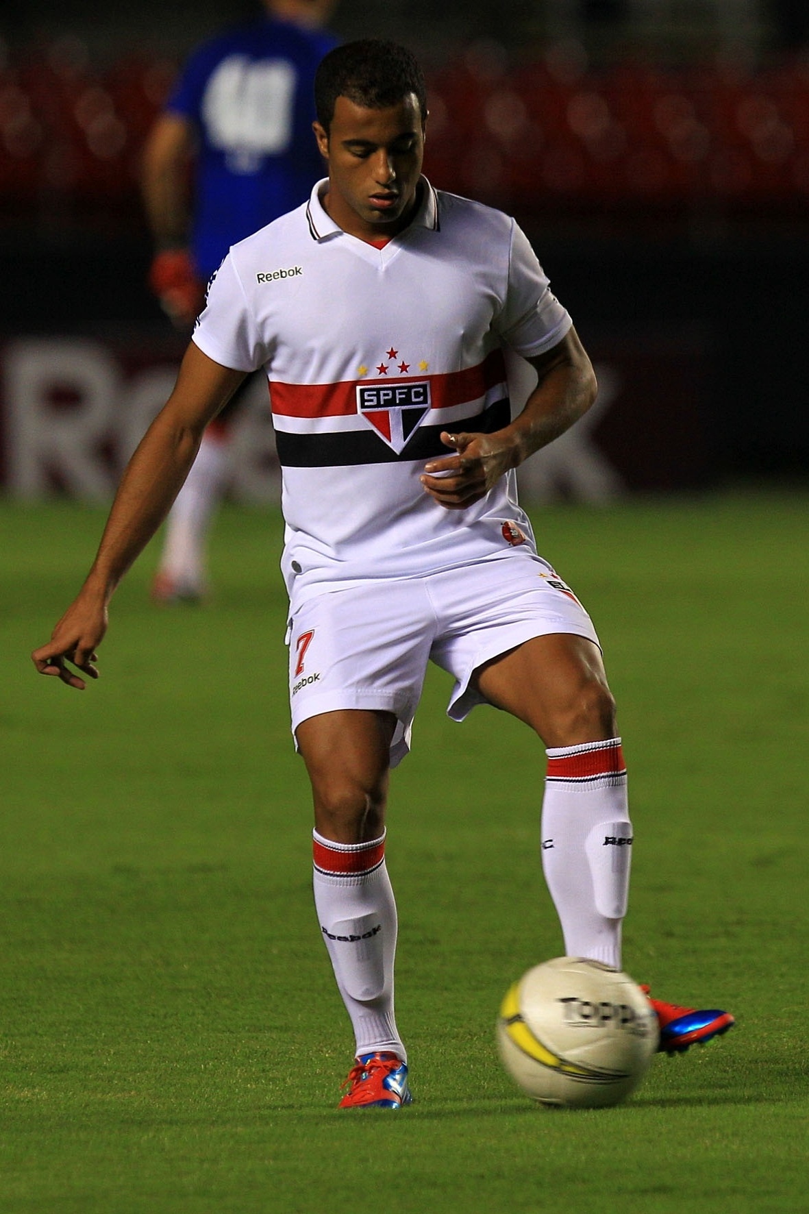 Após defender a seleção brasileira na terça-feira, Lucas voltou ao time titular do São Paulo contra o Guaratinguetá