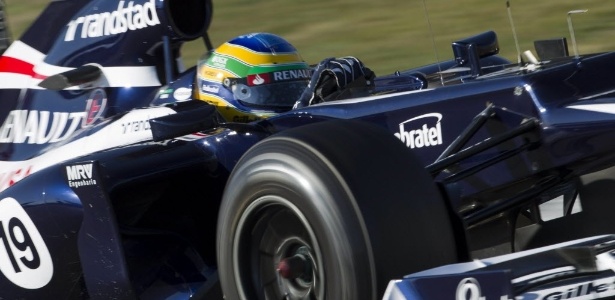 Bruno Senna pilota sua Williams durante os testes coletivos em Barcelona - Alejandro García/EFE