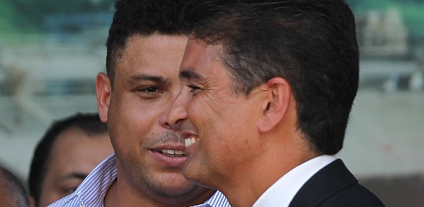 Bebeto conversa com Ronaldo em evento do COL; os dois trabalham na organização da Copa