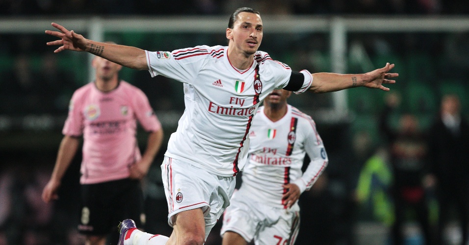Ibrahimovic comemora um de seus gols pelo Milan contra o Palermo, pelo Campeonato Italiano
