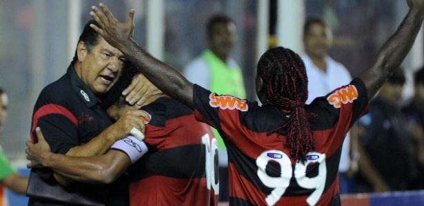 Cartola aumenta a polêmica sobre a permanência de Ronaldinho Gaúcho e Joel no Fla - Alexandre Vidal/Fla Imagem