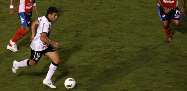 Meia-atacante Alex seguirá fora do Corinthians na partida contra o Nacional-PAR - Fabio Braga/Folhapress
