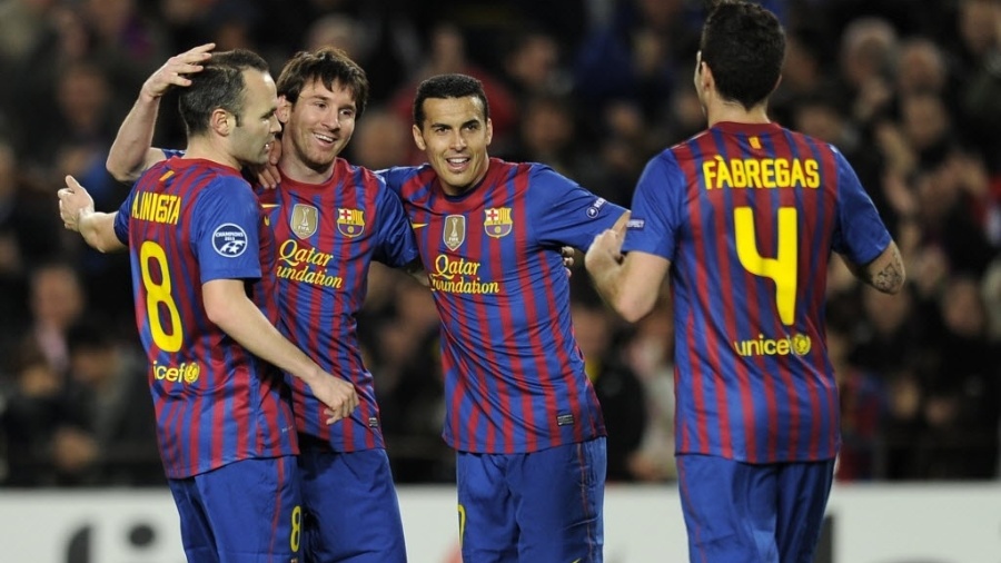 Da esquerda para a direita: Iniesta, Messi, Pedro e Fábregas celebram o segundo gol do camisa 10 do Barça - AFP PHOTO/LLUIS GENE