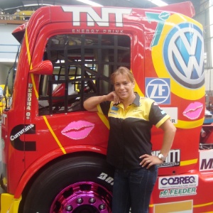 Débora Rodrigues conta como se tornou a primeira mulher a correr na Fórmula Truck - Divulgação