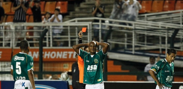 Domingos, do Guarani, foi expulso da partida contra o Corinthians no Pacaembu - Leandro Moraes/UOL