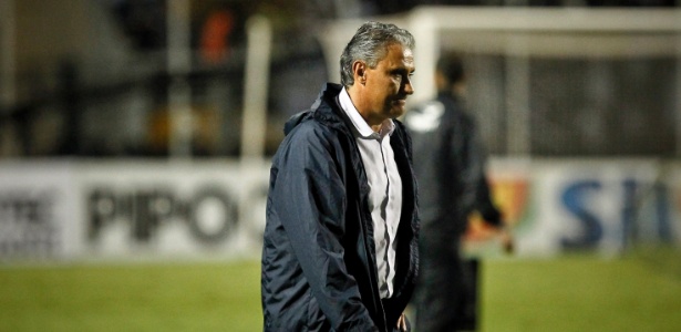 Após empate por 1 a 1 com o Guarani, Tite disse que situação de Adriano é de vestiário - Leandro Moraes/UOL
