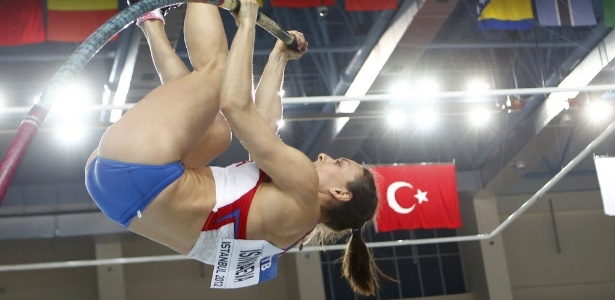 Yelena Isinbayeva salta 4,80 m para conquistar o ouro no salto com vara do Mundial indoor