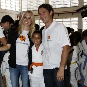 Fiorella Mattheis, José Aldo e Flavio Canto no lançamento da parceria da UFC com o Instituto Reação na Rocinha - Raphael Mesquita/PHOTO RIO NEWS 