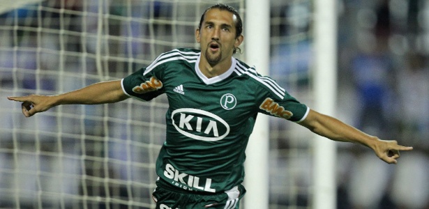 Barcos comemora o gol do Palmeiras contra o Coruripe. Foi o oitavo em nove jogos - Heuler Andrey/AGIF