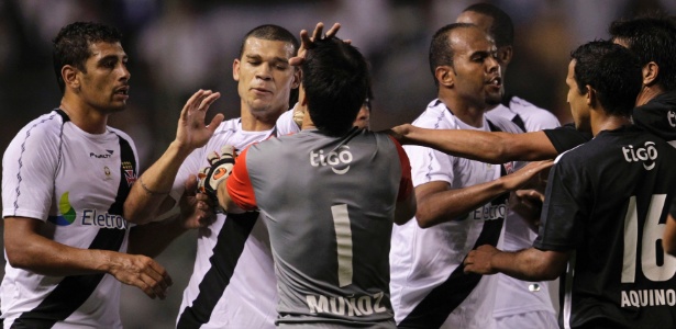 Diego Souza e Nilton: últimos expulsos do Vasco após destempero na Copa Libertadores - Jorge Adorno/Reuters
