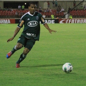 Artur, lateral do Palmeiras, voltou a ser escalado como titular no jogo contra o Coruripe - Ailton Cruz/VIPCOMM
