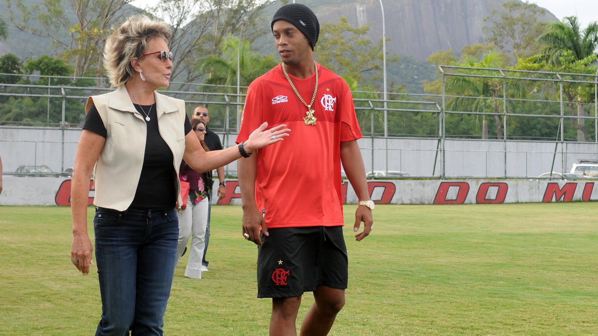 Ana Maria Braga foi à Gávea após o treino do Flamengo
