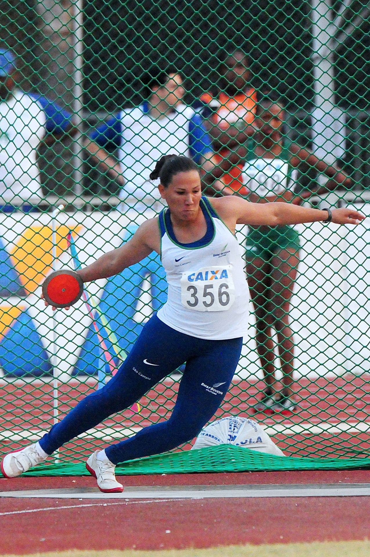 Fernanda Borges é uma dos cinco atletas que conseguiram índice para o Pan 2011 no lançamento de disco