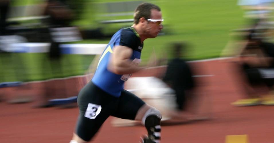 Oscar Pistorius disputa prova dos 400 m rasos durante o meeting de Lucerna em 2008