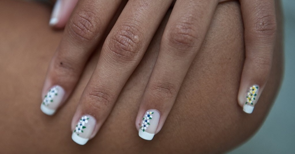 Detalhe das unhas verde-amarelas de Bárbara Leôncio, atleta-símbolo da candidatura do Rio de Janeiro a sede dos Jogos de 2016 - undefined