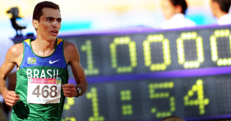 Marílson Gomes dos Santos se aproxima da vitória nos 10.000 m dos Jogos Pan-Americanos de Guadalajara