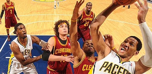 Anderson Varejão teve atuação discreta na derrota dos Cavs para os Pacers - AFP