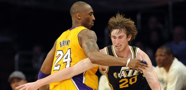 Utah Jazz, de Gordon Hayward (d), e Los Angeles Lakers, de Kobe Bryant, disputam vaga aos playoffs - Paul Buck/EFE