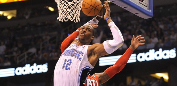 Dwight Howard, do Orlando, é um dos alvos do Lakers para a temporada - EFE/Brian Blanco