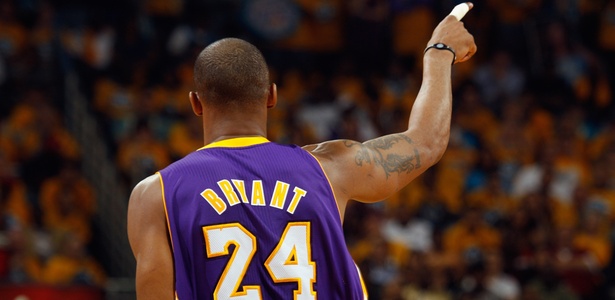 Kobe Bryant anotou 30 pontos e Pau Gasol 17 em vitória dos Lakers - Chris Graythen/Getty Images/AFP