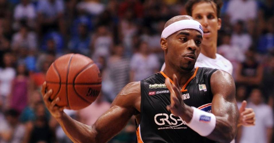 Ex-jogador da seleção de basquete, Larry Taylor lança novo single