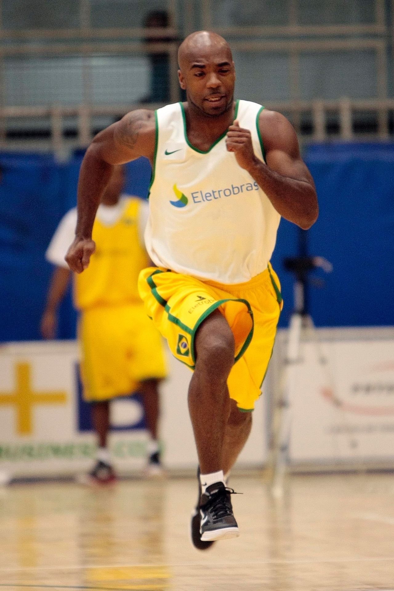 Norte-americano Larry Taylor treinando pela seleção brasileira de basquete (14/07/2011)