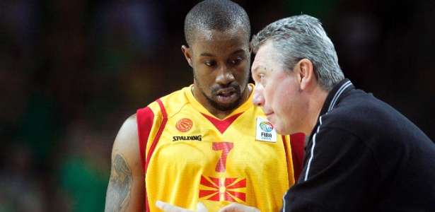 Armador Bo McCalebb é os destaque da campanha inédita do país no Eurobasket - EFE/Valda Kalnina