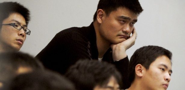 Yao assistiu às aulas em universidade chinesa e celebrou não receber lição de casa - AFP PHOTO