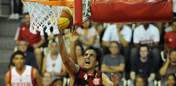 Marcelinho Machado torceu o joelho direito na estreia do Flamengo no NBB - Divulgação
