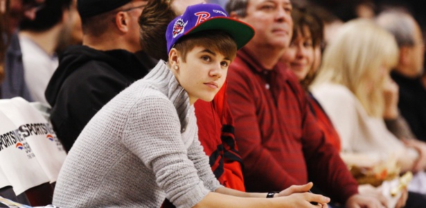 Com boné dos Raptors, astro Justin Bieber foi estrela nas arquibancadas de Toronto - Mark Blinch/Reuters