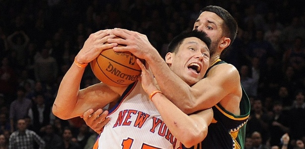 Jeremy Lin teve boa atuação, mas não evitou derrota dos Knicks para os Hornets - Andrew Gombert/EFE