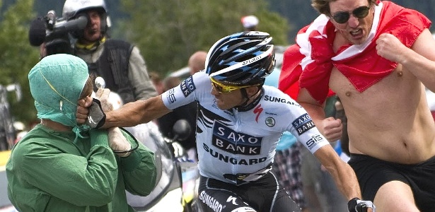 Primeiro-ministro espanhol declarou ano passado que ciclista era inocente - AFP PHOTO POOL / LIONEL BONAVENTURE
