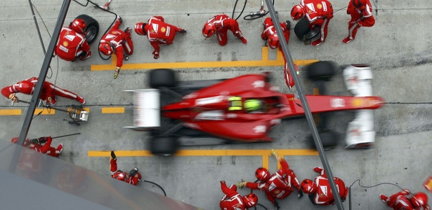Felipe Massa teve problemas durante o seu primeiro pit stop no GP da Malásia - Jens Buettner/EFE