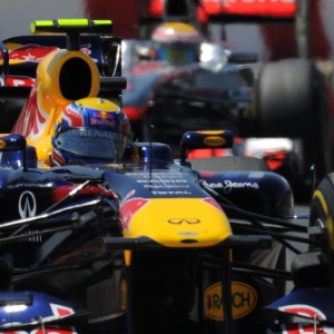 Webber e Hamilton desrespeitaram bandeira amarela após acidente, mas escaparam de punição - Dimitar Dilkoff/AFP