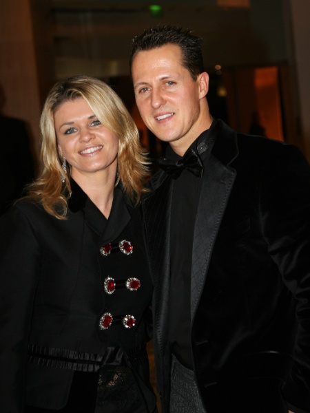 Michael Schumacher e a esposa Corinna, em 2011 - FIA/Getty Images